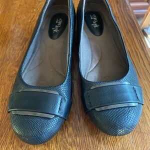 Black flats with stylish buckle